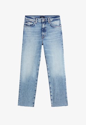 Jeans in denim azzurro chiaro con taglio dritto. Presentano un orlo sfrangiato, un design a cinque tasche e una leggera scoloritura per aggiungere texture.