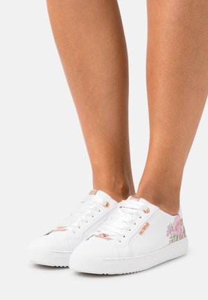 Matalavartiset tennarit - white