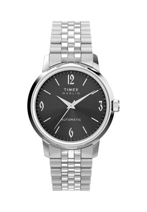 Samodejna ura Timex Marlin s črnim številčnico, ohišjem in zapestnico srebrne barve, arabskimi številkami na 12, 3, 6, 9 in srebrnimi kazalci.