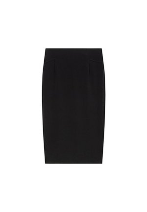 Falda lápiz negra hasta la rodilla con cintura ajustada y detalles sutiles de costuras en los laterales delanteros, diseño sencillo.