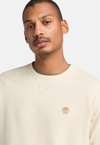 Timberland EXETER RIVER REGULAR CREW - Sweatshirt - white smoke