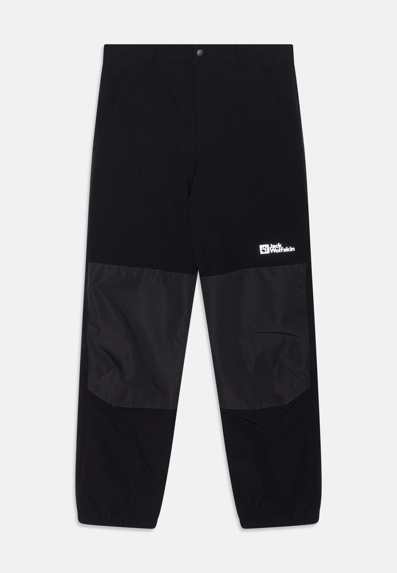 Sorte bukser med en mat overflade, som har et skinnende sort stofpanel på de nederste ben og et hvidt logo på højre side.