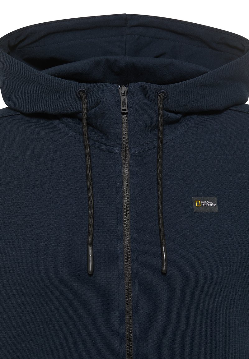 Herren Kapuzenpullover | National Geographic SMALL LOGO ZIP HOODIE Sweatjacke midnight/dunkelblau - XT56565 Herren Kapuzenpullover | National Geographic SMALL LOGO ZIP HOODIE Sweatjacke midnight/dunkelblau - XT56565