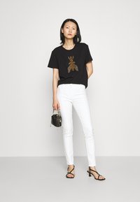 Patrizia Pepe PANTALONI TROUSERS - Bukse - bianco