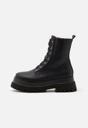 Enkellaarsjes met plateauzool - black