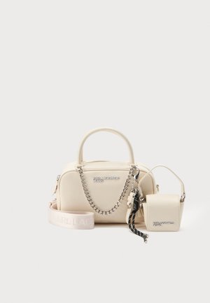 Beige Karl Lagerfeld Jeans håndtaske med top- håndtag, sølvkæde detalje, aftagelig skulderrem og matchende lille pung med lynlås.