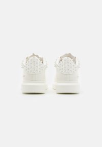 Steve Madden FROSTING - Trainers - white