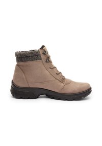 Beige suède enkellaars met zwarte textuurzool, veterfront en grijze wollen manchetvoering voor wintergebruik.