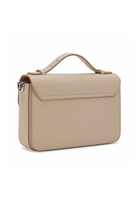 Borsa a mano sintetica beige con forma strutturata, coperchio piatto, manico corto e cinturino staccabile con dettagli in hardware argentato.