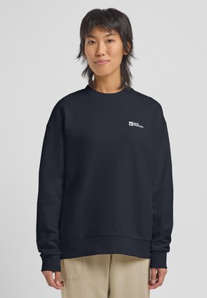Marineblauwe sweatshirt met een ronde hals en lange mouwen, voorzien van een klein wit logo op de borst. Zachte stof met een relaxte pasvorm.