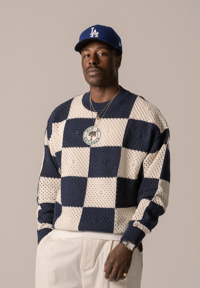 BLKVIS - SOURCE CROCHET CREWNECK UNISEX - Jumper - peacoat, Enlarge