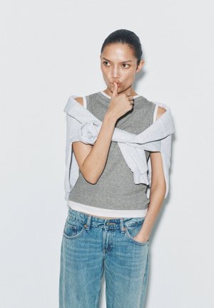 THE SET, REGULAR FIT - 3 PACK DOUBLE LAYER VESTS . - Top - light grey pale khaki white