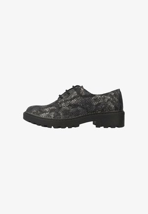 Scarpa nera e argento con lacci, caratterizzata da una texture in pelle di serpente, punta arrotondata e suola spessa con un upper patternato e dettagli lisci neri.