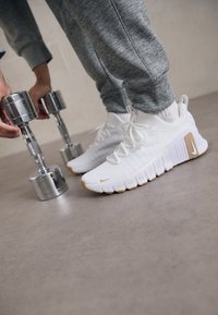 FREE METCON 6 - Edzőcipő - white/hemp/gum brown