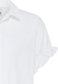 Blouse blanche à manches courtes avec col classique et détail de volant froncé sur les manches sur fond uni.