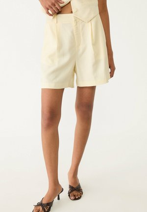 Stradivarius Shorts - light yellow