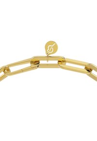 Bracciale a catena oro con anelli allungati, superficie liscia e un'etichetta circolare con logo. Design semplice e moderno.