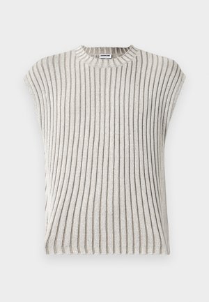 Lys grå, ribbet striktrøje med korte ærmer og rund halsudskæring. Stoffet har en tekstureret finish og en løs, afslappet pasform.