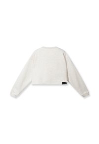 Felpa cropped lungo con maniche lunghe di colore bianco sporco, con collo a giro e etichetta rettangolare nera vicino all'orlo inferiore sul retro.