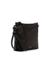 Tmavě hnědá texturovaná kožená kabelka přes rameno se zipem, nastavitelným popruhem a připevněnou značkovou štítkem na bočním kroužku.