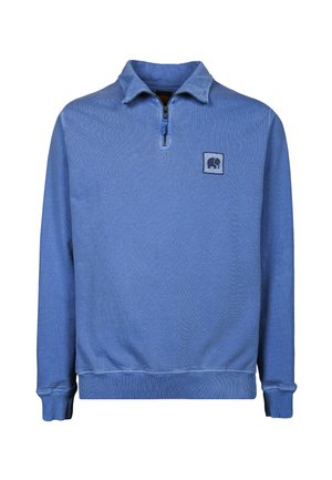 Lichtblauwe pullover sweatshirt met een kwart-rits kraag, ribgebreide manchetten en een klein olifantenlogo op de linkerborst. Zachte textuur.