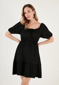 Unselected, black