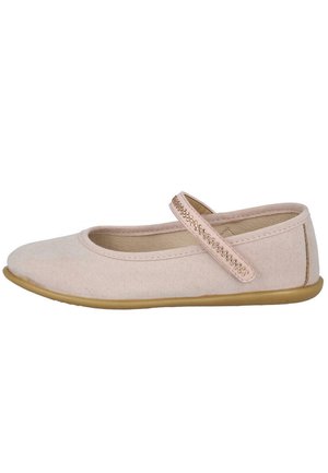 Bailarina de tela suave en color rosa claro, con puntera redonda y tira que presenta adornos brillantes decorativos. Suela de goma flexible.