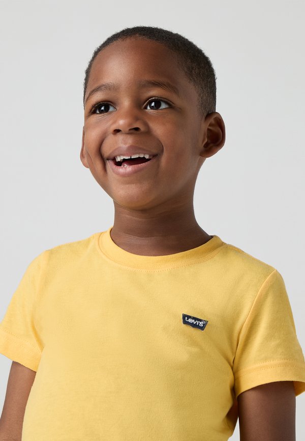 BATWING CHEST HIT - Basic T-shirt - banana2