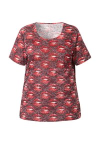Camiseta roja de mangas cortas con un patrón único de labios en diferentes tonos de rojo y negro, con un escote redondeado y una textura suave.