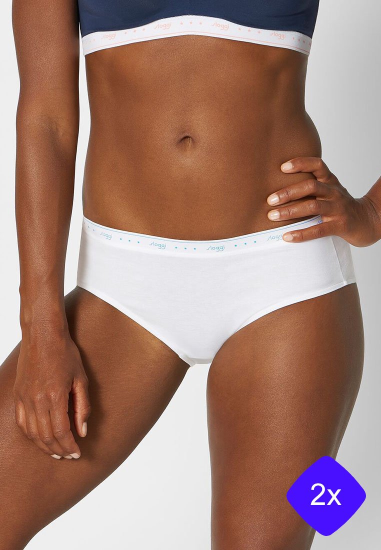 Sous-vêtements hipster en coton blanc avec une texture lisse, dotés d'une ceinture contrastante avec des accents en pointillés de couleur bleu clair et orange.