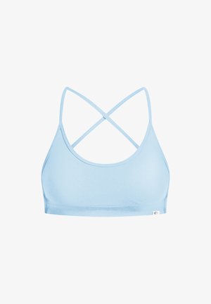 Sujetador deportivo azul claro con una tela suave y elástica. Presenta tirantes traseros ajustables en forma de cruz y un escote redondo. Branding mínimo visible.