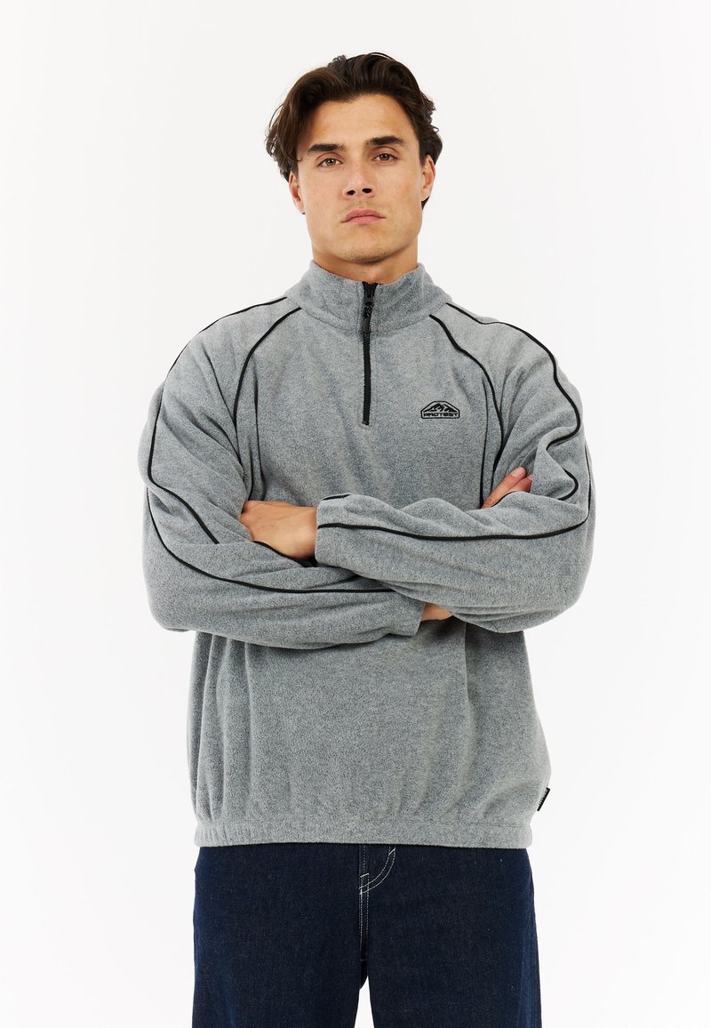 Grau Fleece-Pullover mit hohem Kragen, Halbzipp und schwarzen Akzenten an den Schultern und Ärmeln. Elastischer Saum und Logodetail.