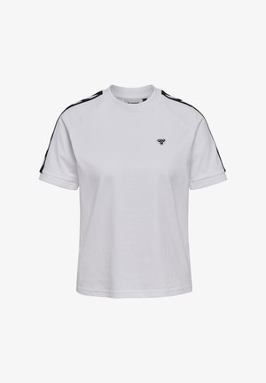 Weißes kurzärmeliges T-Shirt mit schwarzen Streifen auf den Schultern und einem kleinen Bienensymbol auf der linken Brust.