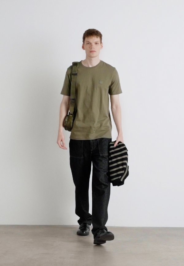 TALES - Basic T-shirt4