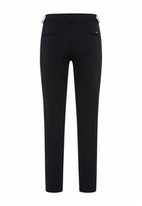 Zwarte broek met een gladde textuur, slim fit, elastische tailleband en twee achterzakken, met subtiele branding op de tailleband.