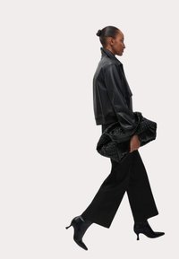 Marks & Spencer SEAMLESS WIDE LEG - Džíny Relaxed Fit - black