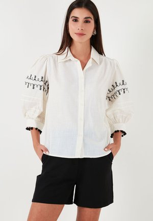 REGULAR FIT - Button-down blouse - ecru black