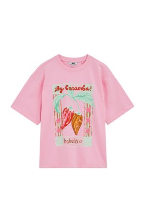 Ružičasta kratka majica s tiskom dviju chili papričica i natpisom "¡Ay Caramba!" i "habanero" sprijeda.