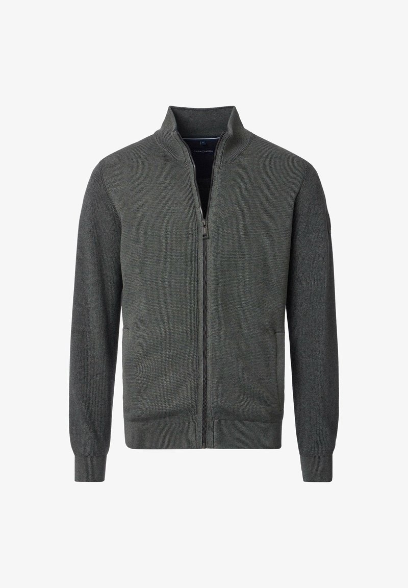 Dunkelgrüne Zip-Jacke mit hohem Kragen, gerippter Textur, langen Ärmeln und seitlichen Taschen. Verfügt über einen glatten Reißverschluss und enganliegende Manschetten.