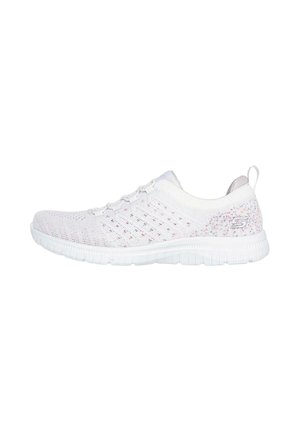 Zapatilla deportiva blanca con una parte superior de malla que presenta patrones texturizados. Cuerdas elásticas, suela acolchada y forma redondeada.