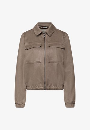 Brązowa krótka kurtka z kołnierzem, suwakiem z przodu i dwoma kieszeniami na piersi, wykonana z fakturowanego materiału z elastycznym dołem i mankietami.