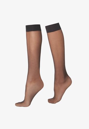 Medias marrones transparentes hasta la rodilla con una banda elástica negra sólida en la parte superior. Textura suave y ajuste ceñido con una apariencia suave.