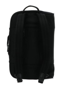 Sac à dos noir au design élégant, doté de bretelles rembourrées, d'une poignée supérieure et d'un compartiment zippé sur le côté.