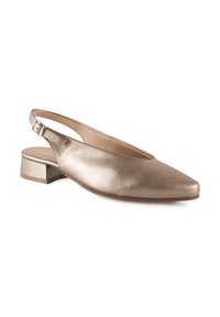 Zapatilla slingback de bronce metálico con punta afilada, tacón bajo, textura de cuero suave y correa en el tobillo ajustable.