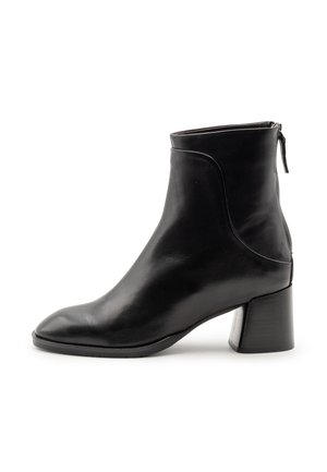 Stivaletti - black
