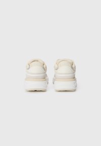 Tommy Hilfiger TH MODERN RUGGED RUNNER - Trainers - newsprint/light grey