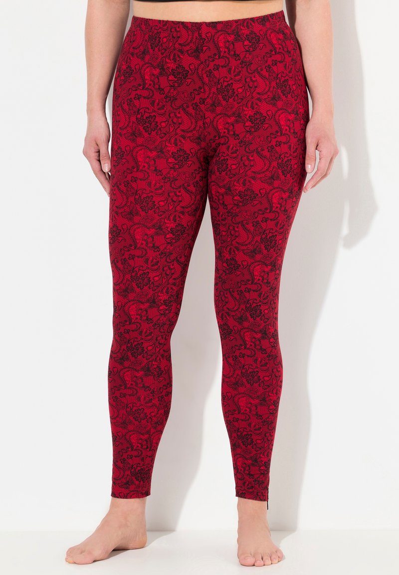 Leggings rossi con un motivo floreale e paisley nero, caratterizzati da un design aderente e una cintura elastica, realizzati in tessuto elasticizzato.