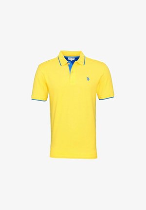 Geel poloshirt van katoen met een blauwe kraag en bies, met een klein blauw logo op de linkerborst en korte mouwen.