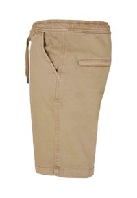 Pantaloncini beige casual con vita elastica e coulisse, tasca laterale e tasca posteriore con filetto cucito, mostrati di lato.