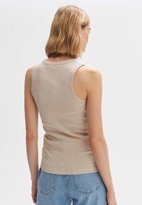OPUS SLIM FIT RIB - Top - soft oat